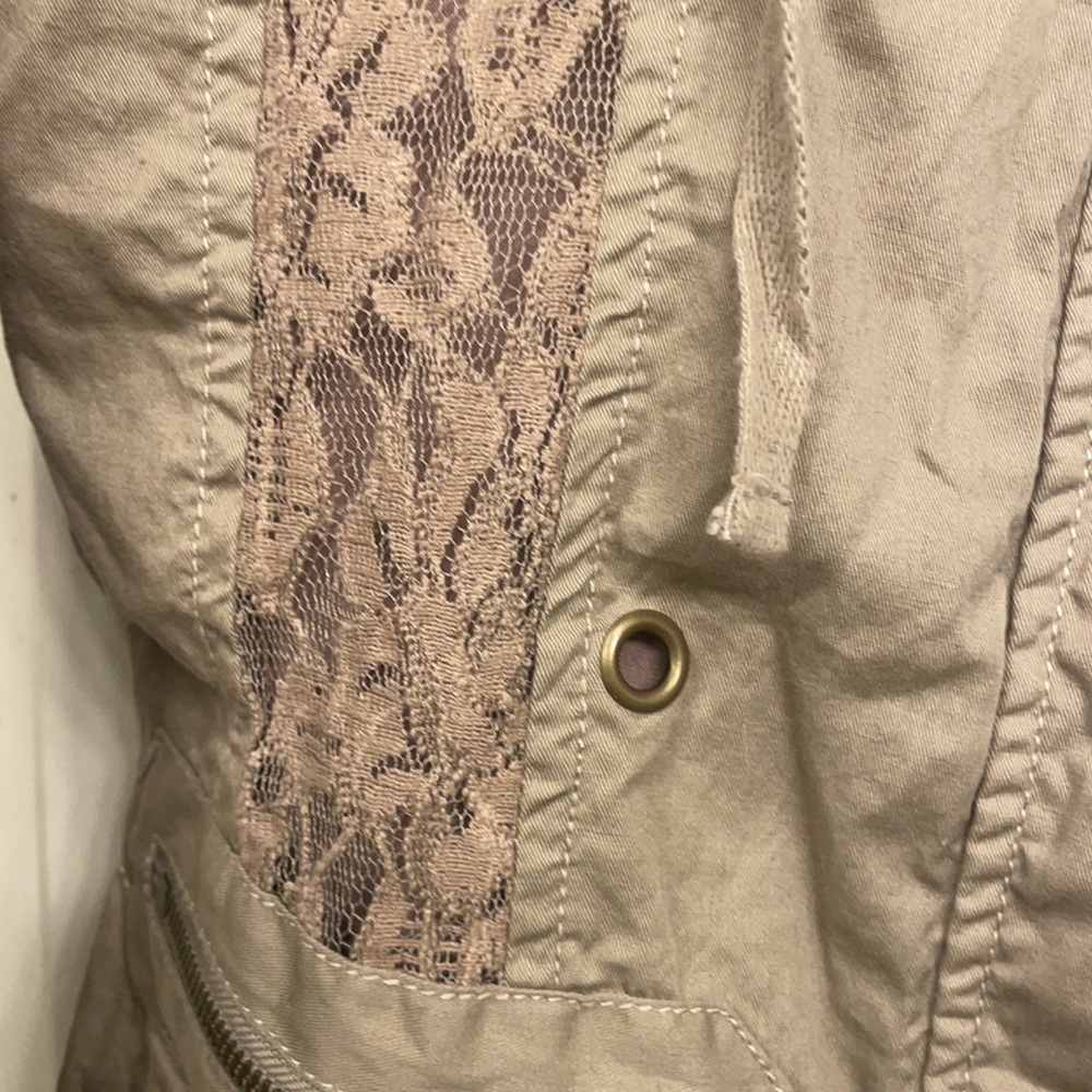 Beautiful lace 2b BEBE light brown jacket - Picture 5 of 8